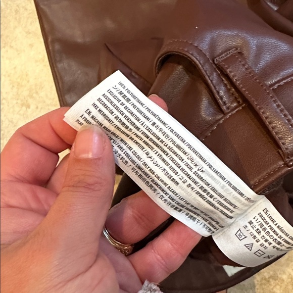 Abercrombie & Fitch Oxblood Faux Leather Crossover Straight Fit Pants 6 Jeans - Picture 7 of 7